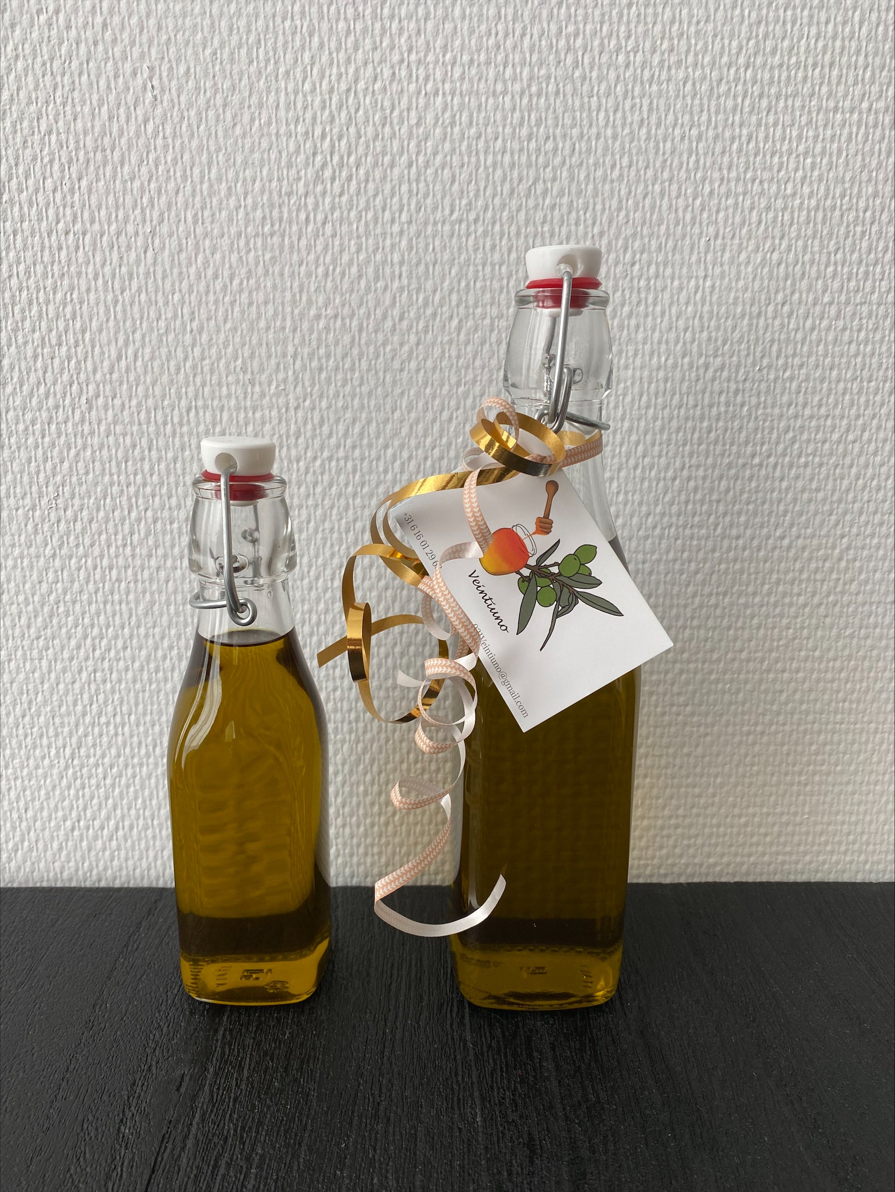 Extra vierge olijfolie in glazen fles